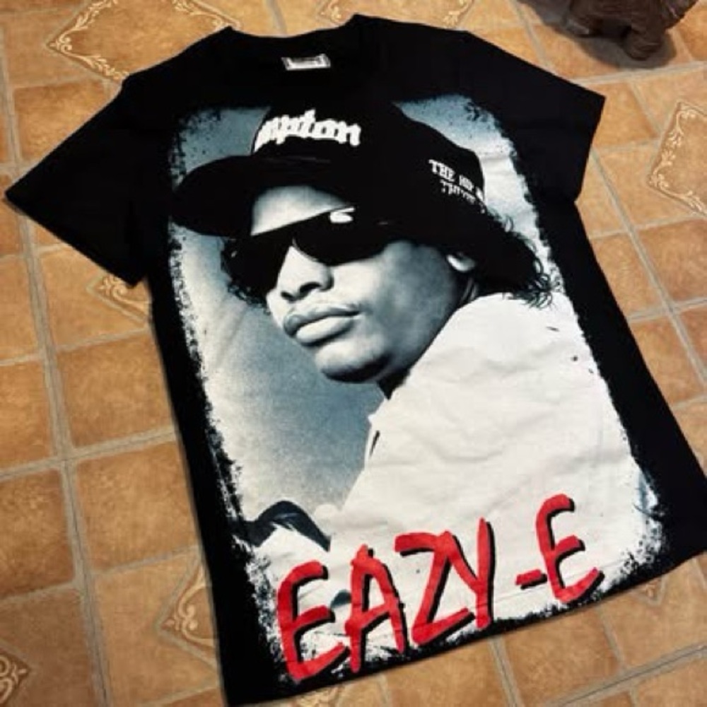 Rare Vintage-Style Eazy-E T-shirt - Single Stitch
- Size Small.